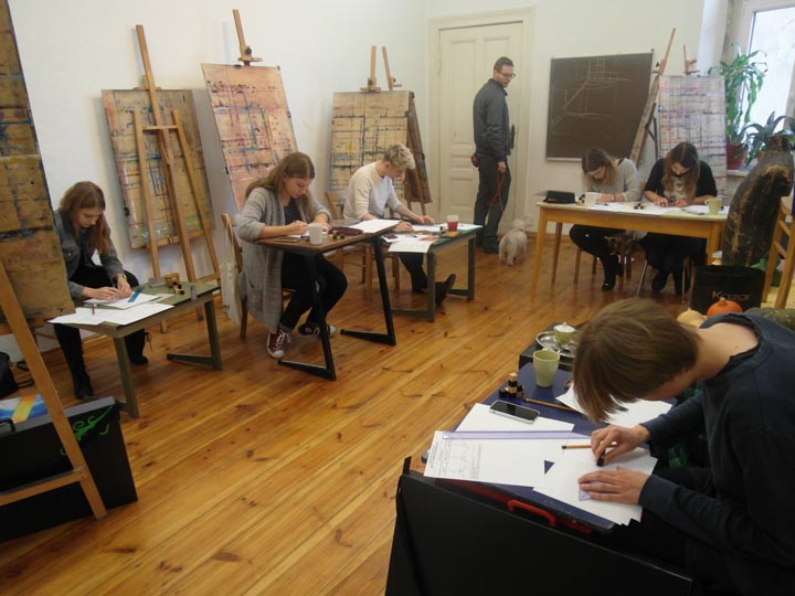 Bydgoszcz, Rysownia nauka podstaw projektowania graficznego, rysunku aksonometrycznego, rysowania perspektywy zbieżnej, rozwiązywania zadań egzaminacyjnych dla kandydatów na studia